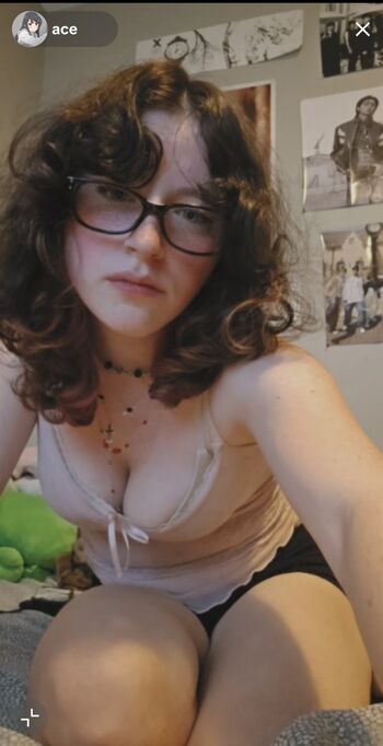 Full leaked Red lips/ private onlyfans photo