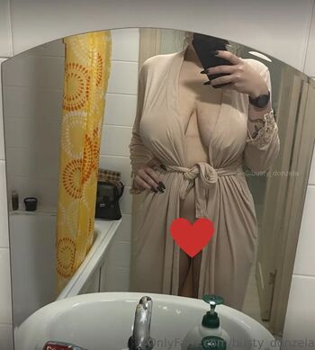 busty_donzela