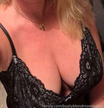 Bustyblondmombshell