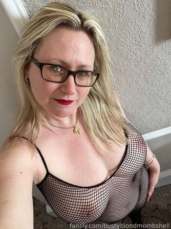Bustyblondmombshell