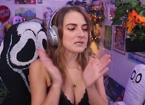 Caitlin Marie Reacts