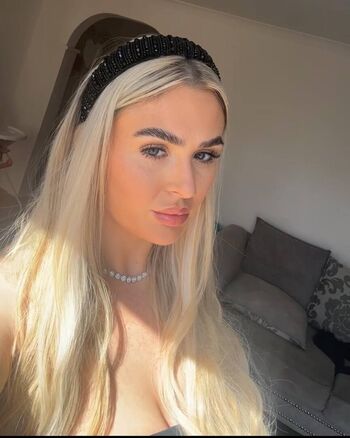 Chlo David