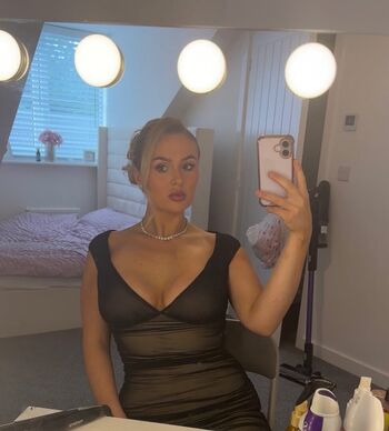 Chlo David