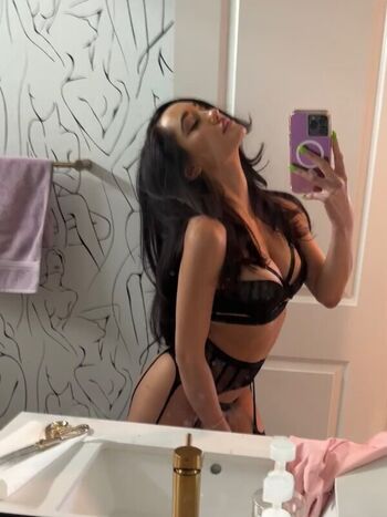 Chloe Amour