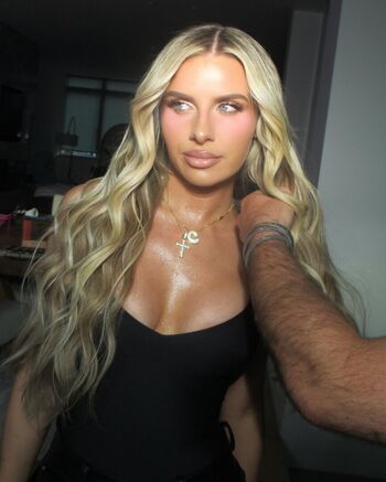 Chloe Burrows