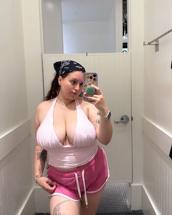 Full leaked Alyssiavera/ private onlyfans photo