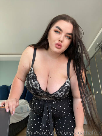 curvyagathafree