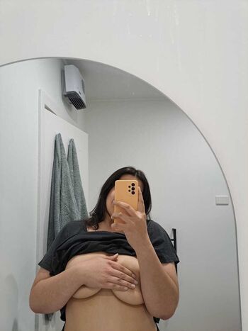 CurvyCleo
