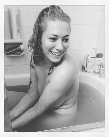 Full leaked Emilia moreland private onlyfans photo