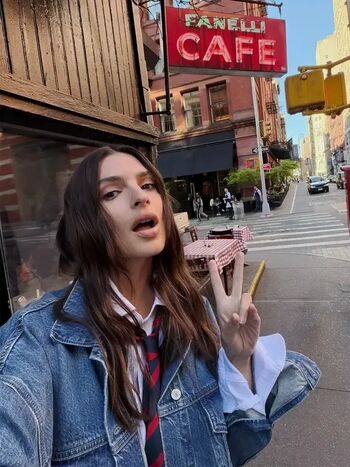 Emily Ratajkowski