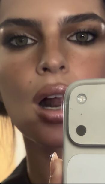 Emily Ratajkowski