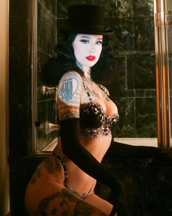 Emma Vauxdevil