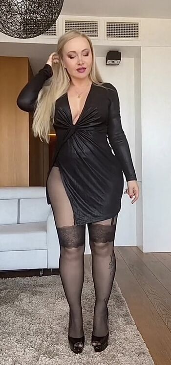 fitcurvyanna