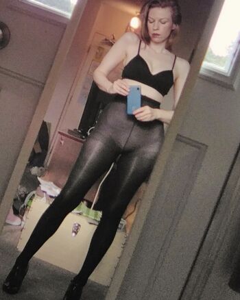 Goldenpinupgal