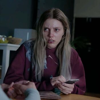 Grace Van Dien