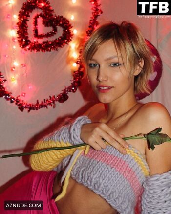 Grace VanderWaal  Photo