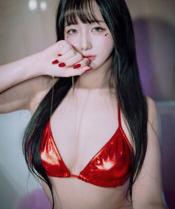 Han Jina 한지나