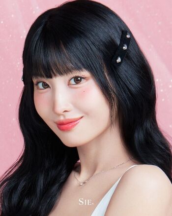 Hirai Momo