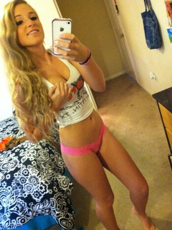 Hooters Girls