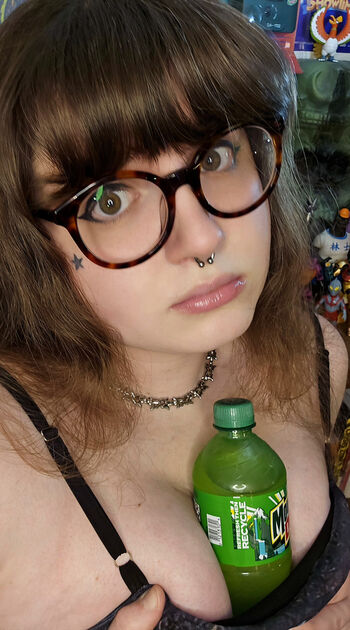 Hotgirldrinksdew