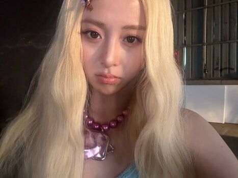 Huh Yunjin 허윤진