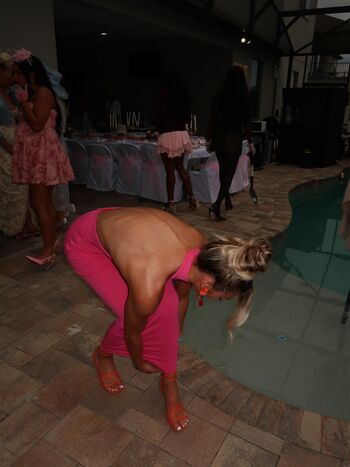 Izzi Dame
