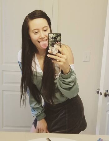 jackiee_elana_chan
