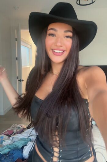 jasmine_lillyyyy