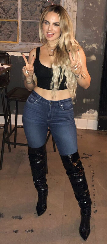 Full leaked Kiaraakitty/ private onlyfans photo