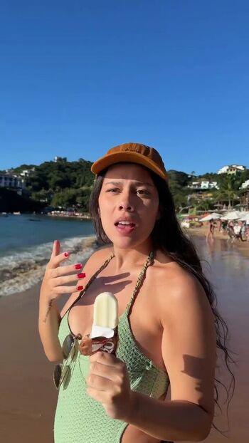 Julia_alvarengaa