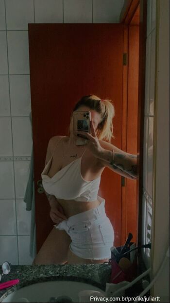 Julia Peituda