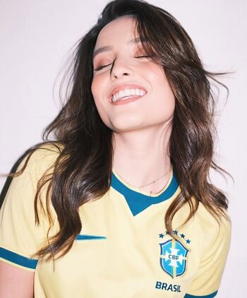 Larissa Manoela