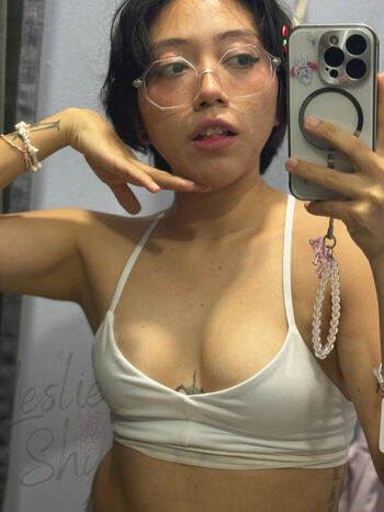 Leslieshy_20