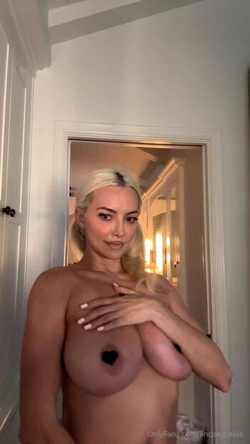 Lindsay Pelas