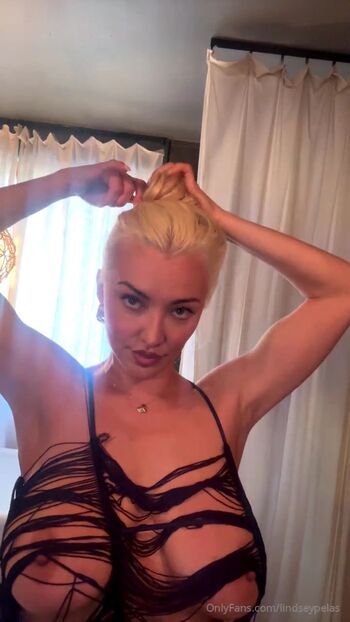Lindsey Pelas