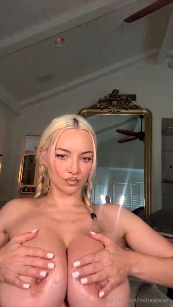 Lindsey Pelas