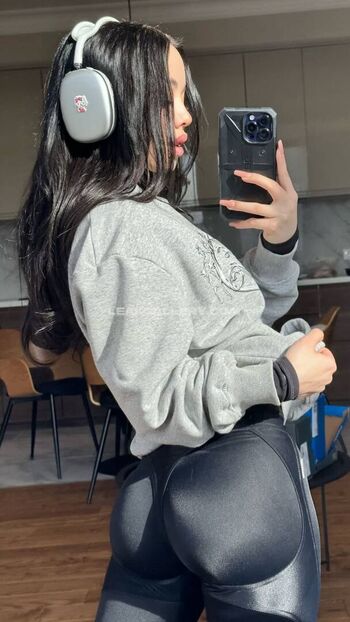 lyna_com2000