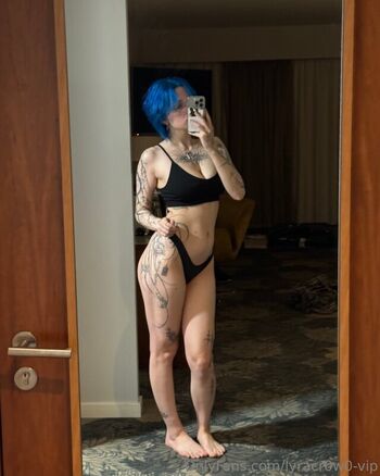 Lyra Crow