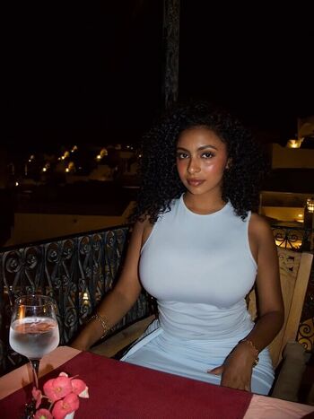 Mariahellie