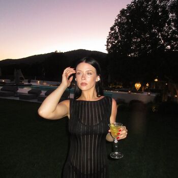 Mia Tomlinson