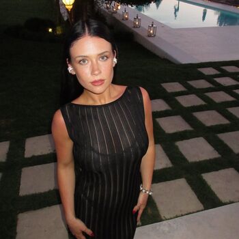 Mia Tomlinson