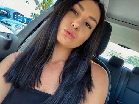 Milan Bella Comley
