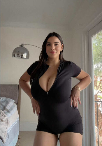 Full leaked Leonieschwarz / private onlyfans photo