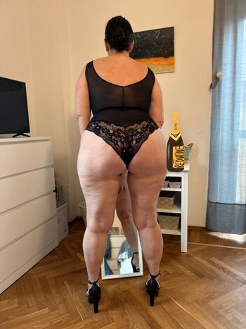 Miniquehottie