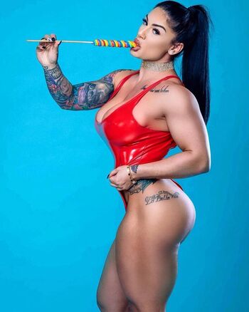 Muscle Bombshell