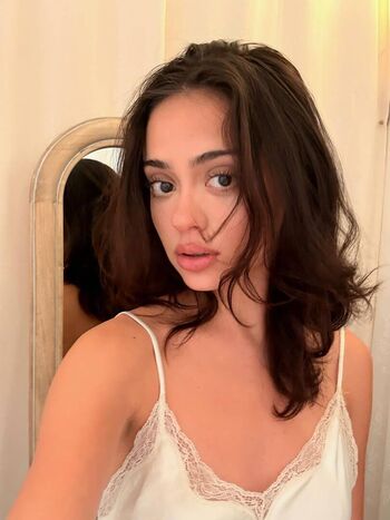 Nailea Devora