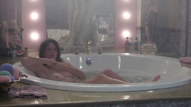 Nancy Travis