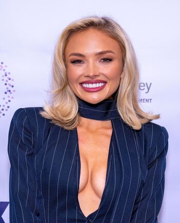 Natalie Alyn Lind
