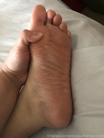 princessofhandsandfeet