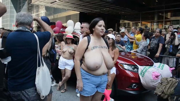 Pubblic Nude Protest